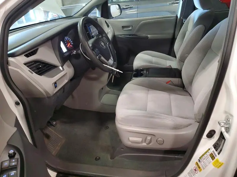 2015 TOYOTA SIENNA LE  