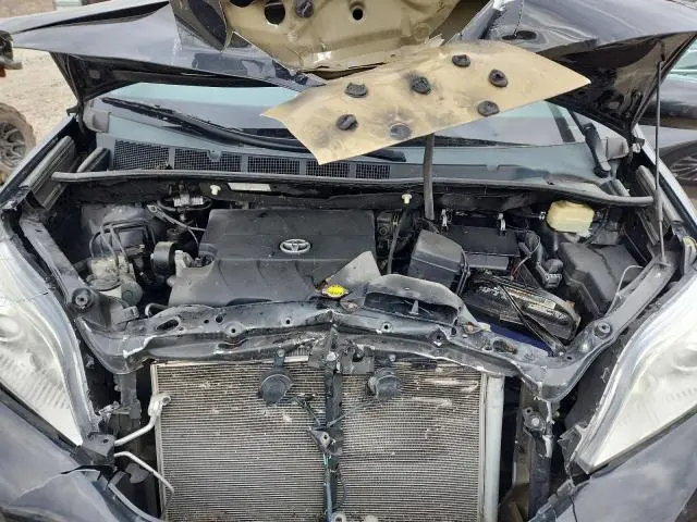 2016 TOYOTA SIENNA LE  