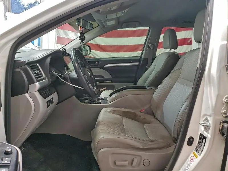 2016 TOYOTA HIGHLANDER LE  