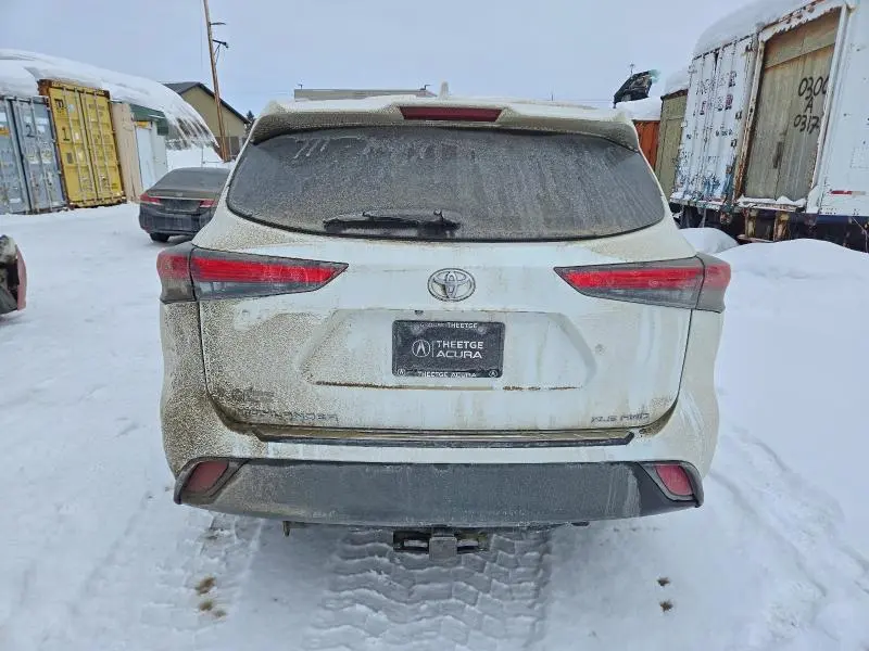 2022 TOYOTA HIGHLANDER XLE  
