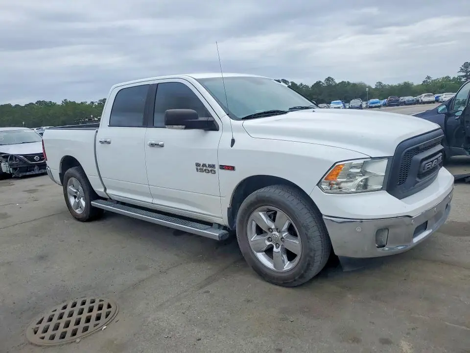 2015 RAM 1500 SLT  