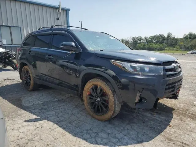 2019 TOYOTA HIGHLANDER SE  