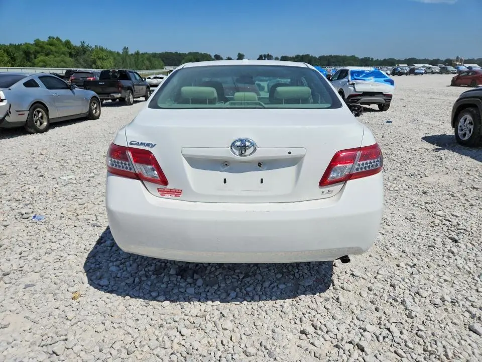 2011 TOYOTA CAMRY LE  