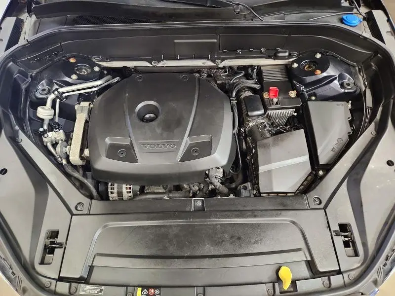 2016 VOLVO XC90 T6  
