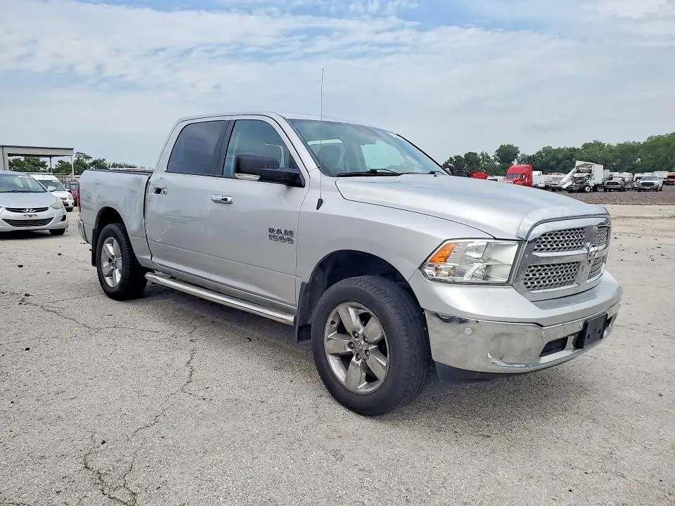 2016 RAM 1500 SLT  