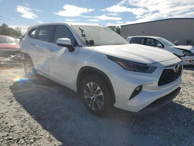 2024 TOYOTA HIGHLANDER LE  