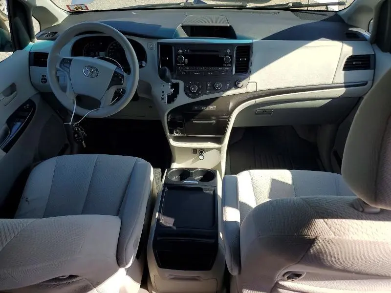 2011 TOYOTA SIENNA LE  