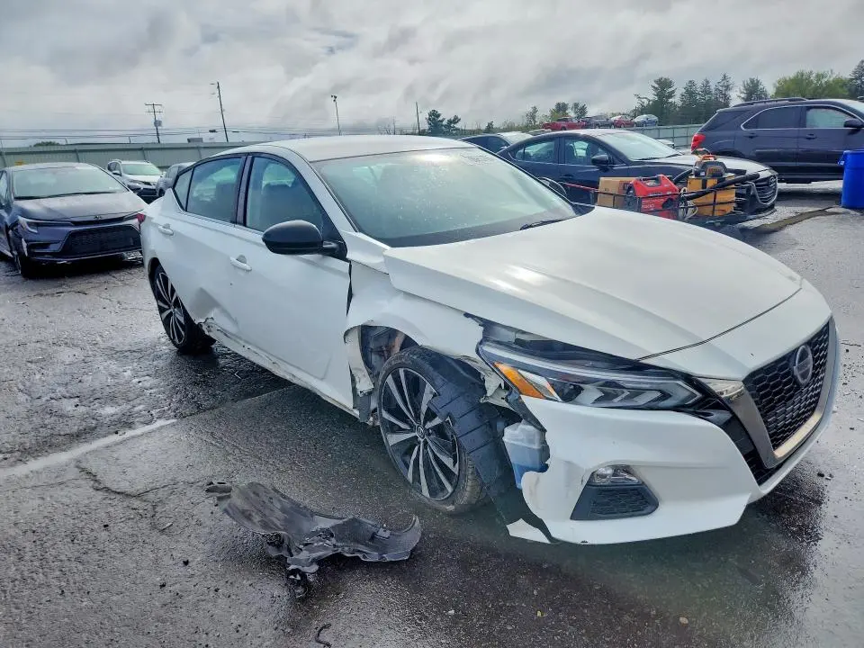 2019 NISSAN ALTIMA SR  