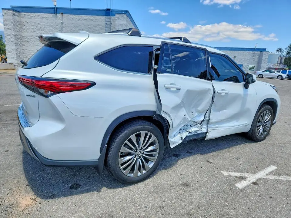 2022 TOYOTA HIGHLANDER HYBRID PLATINUM  