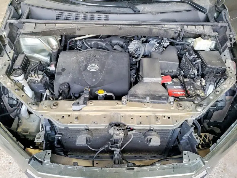 2017 TOYOTA HIGHLANDER SE  