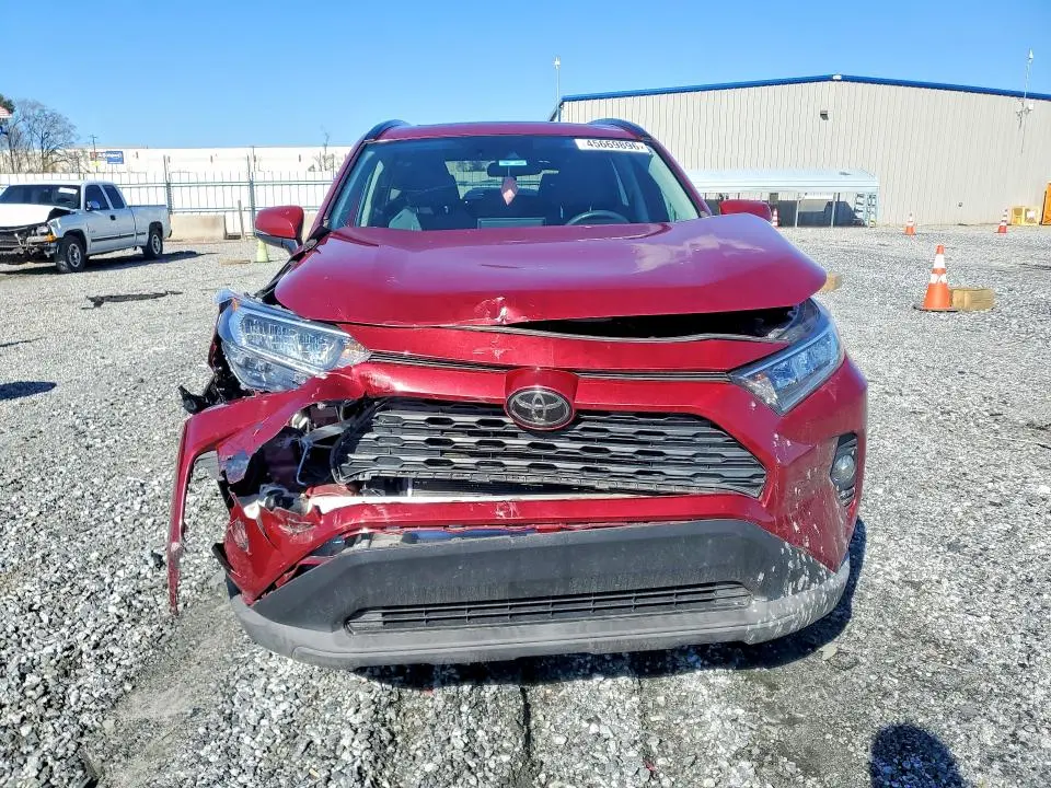 2021 TOYOTA RAV4 XLE  