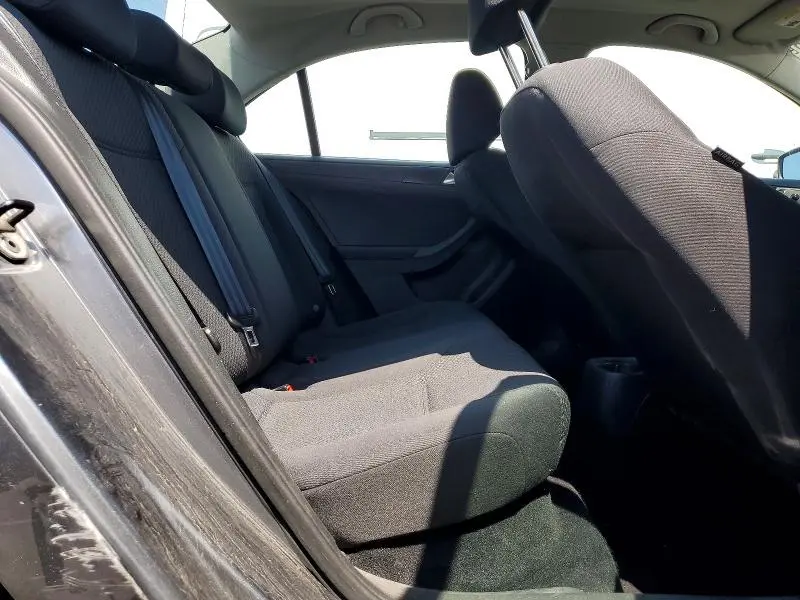 2011 VOLKSWAGEN JETTA BASE  