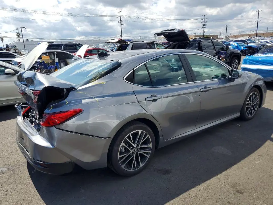 2025 TOYOTA CAMRY XLE  