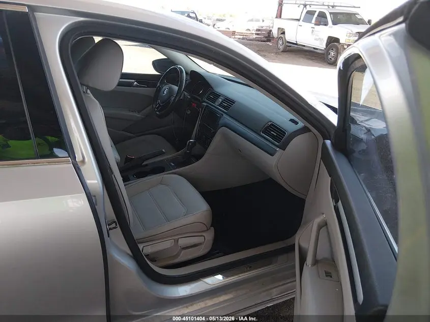 2017 VOLKSWAGEN PASSAT 1.8T R-LINE