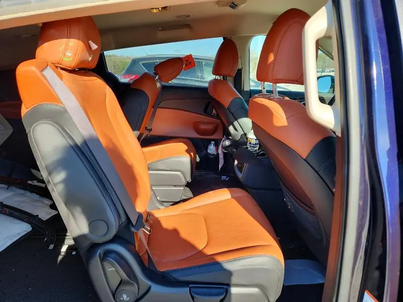 2025 KIA CARNIVAL EX  