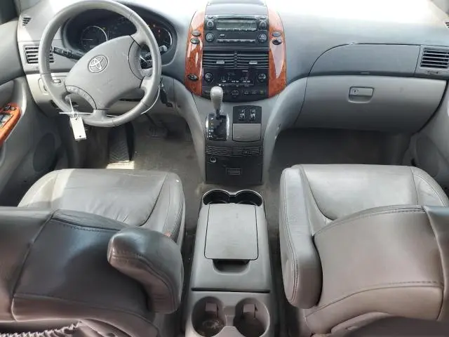 2010 TOYOTA SIENNA XLE  