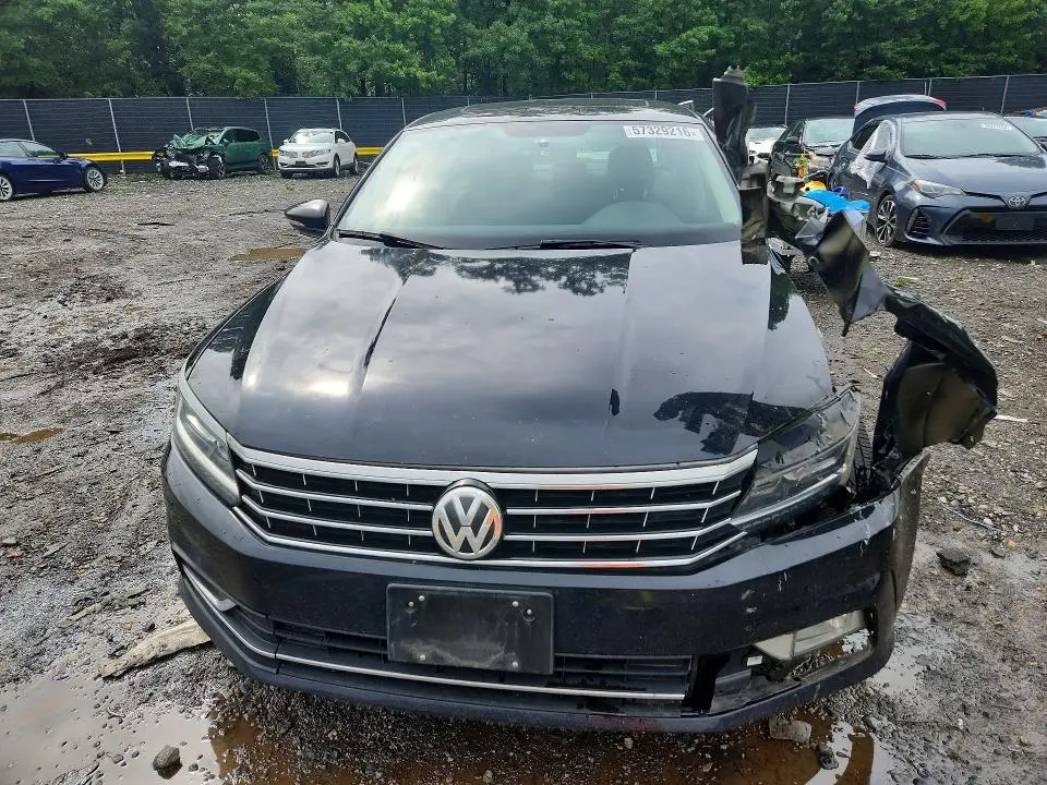 2017 VOLKSWAGEN PASSAT SE  
