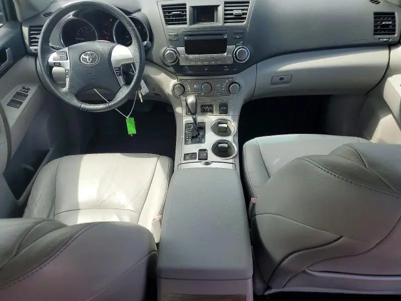 2012 TOYOTA HIGHLANDER SE  