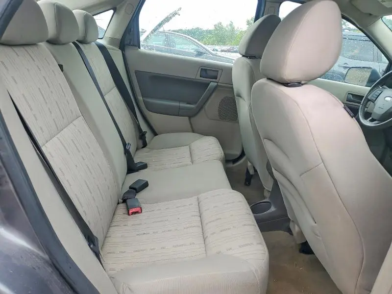 2010 FORD FOCUS SE  