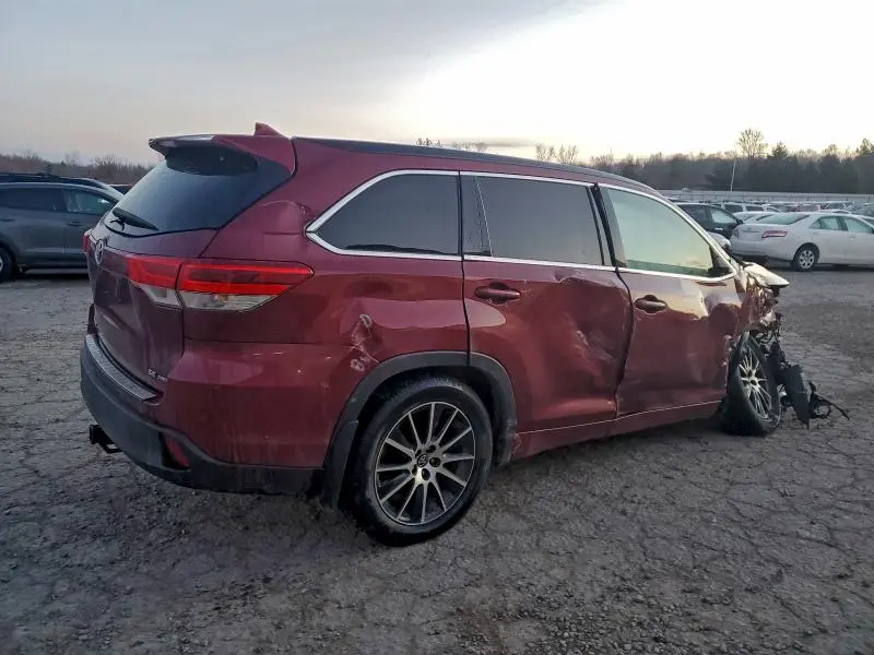 2017 TOYOTA HIGHLANDER SE  