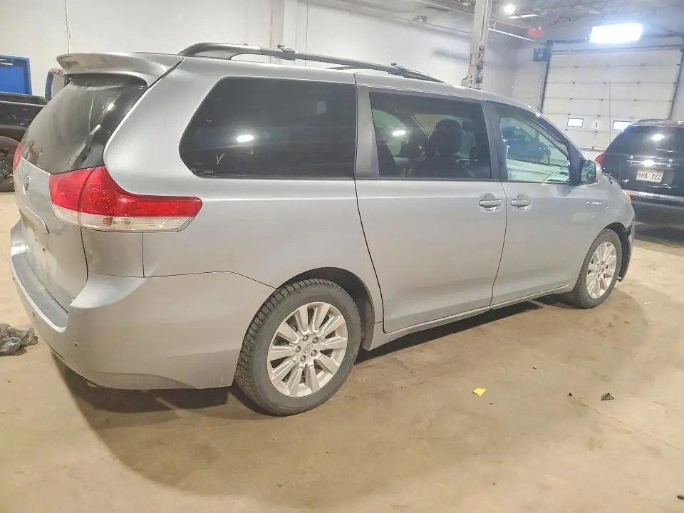 2014 TOYOTA SIENNA XLE 7-PASSENGER  