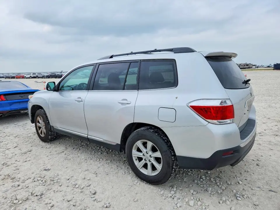2013 TOYOTA HIGHLANDER SE  