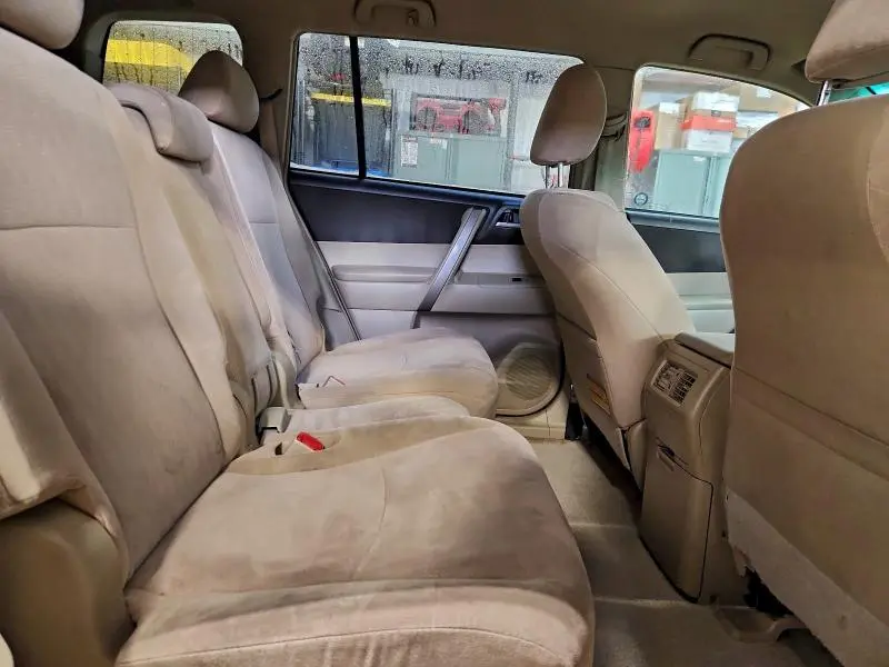 2010 TOYOTA HIGHLANDER SE  