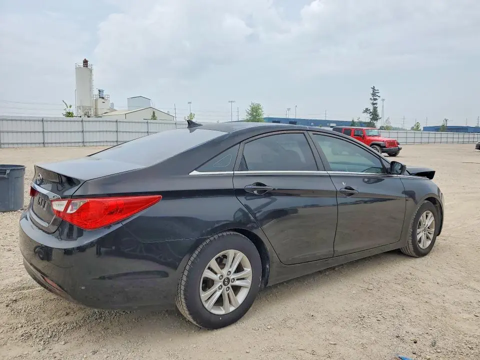 2011 HYUNDAI SONATA GLS  