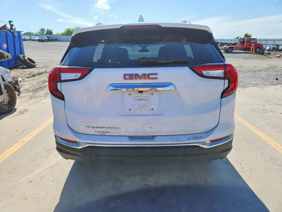2022 GMC TERRAIN SLT  