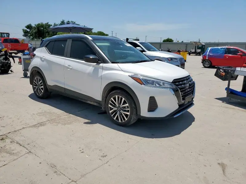 2022 NISSAN KICKS SV  