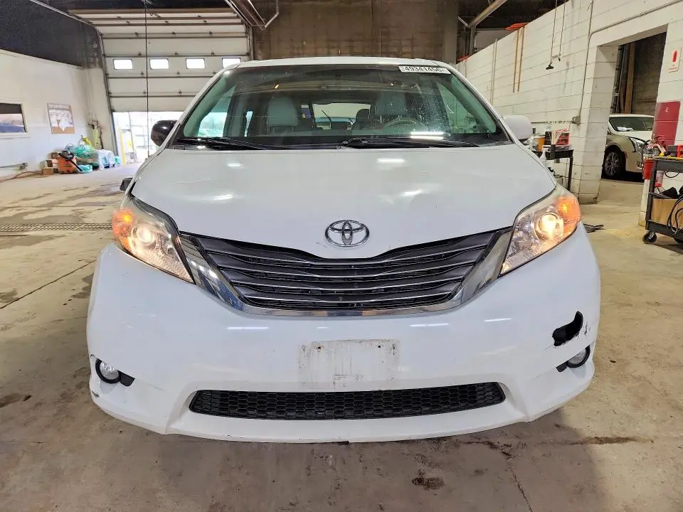 2012 TOYOTA SIENNA   