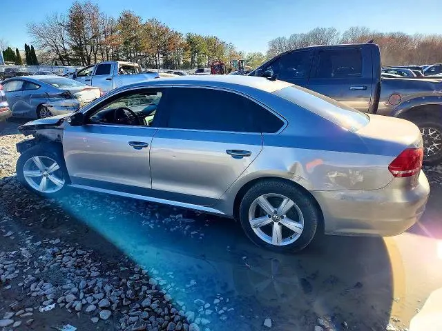 2013 VOLKSWAGEN PASSAT SE  