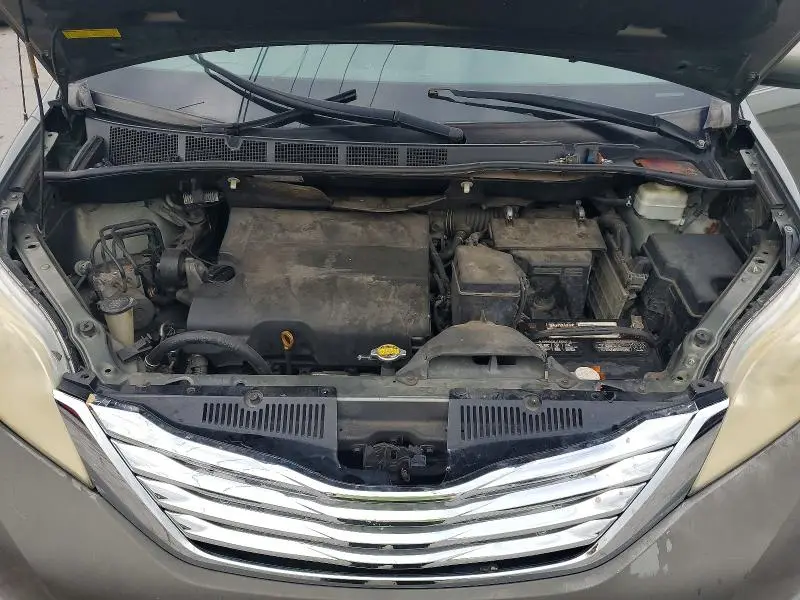 2011 TOYOTA SIENNA LE  