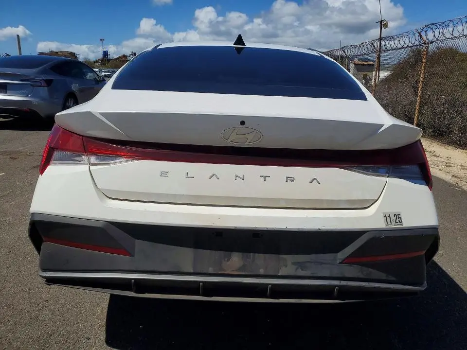 2024 HYUNDAI ELANTRA SEL  