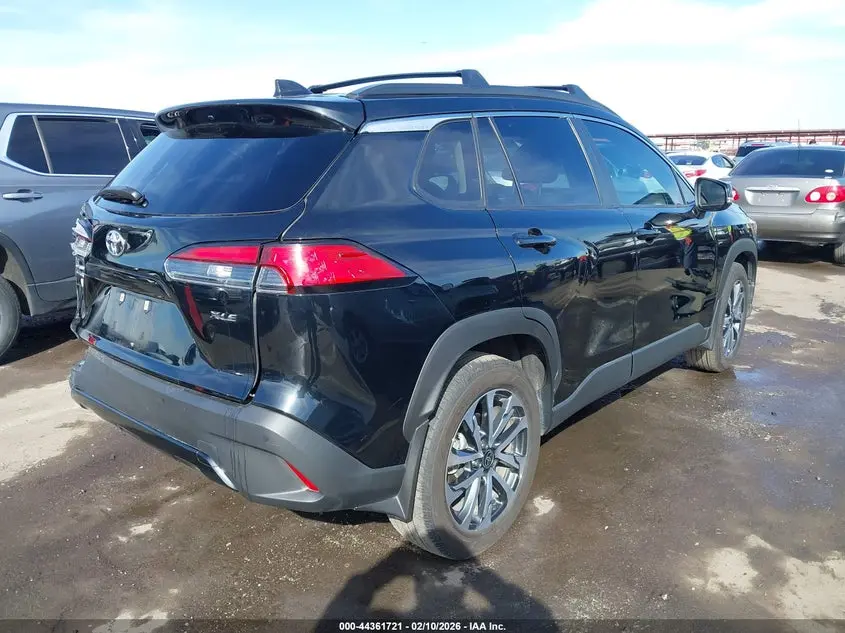 2024 TOYOTA COROLLA CROSS XLE