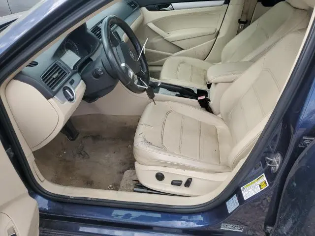 2013 VOLKSWAGEN PASSAT SE  