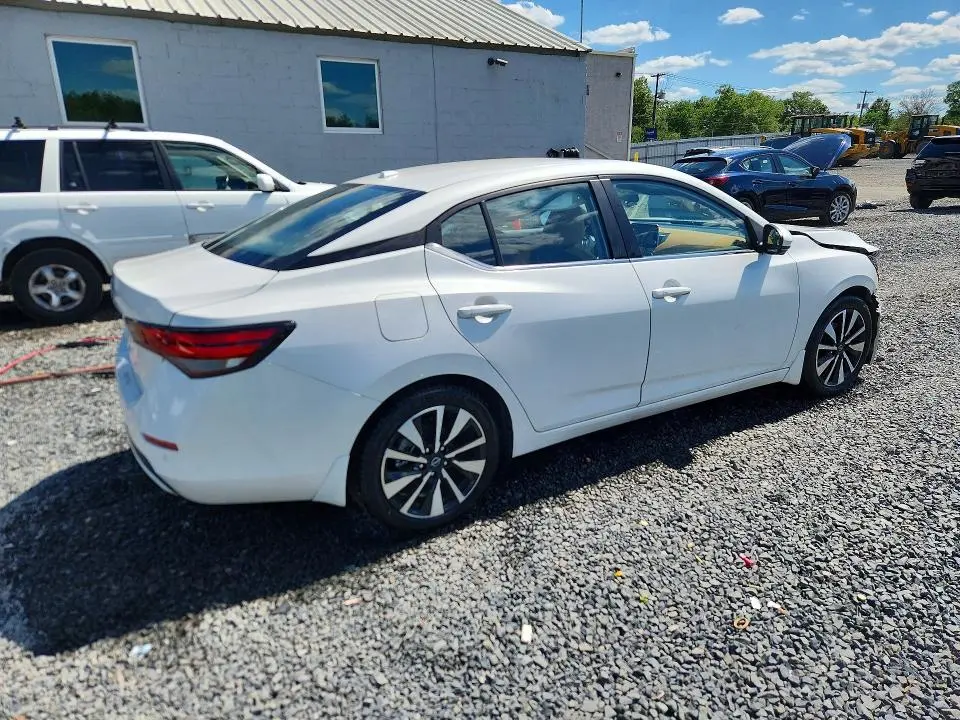 2025 NISSAN SENTRA SV  