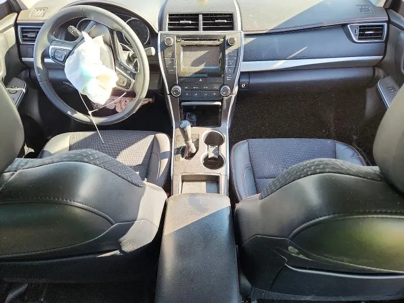 2015 TOYOTA CAMRY SE  