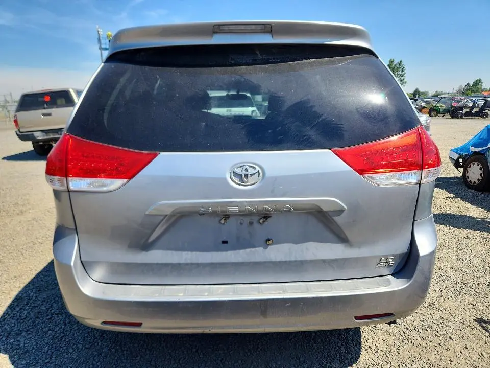 2012 TOYOTA SIENNA LE  