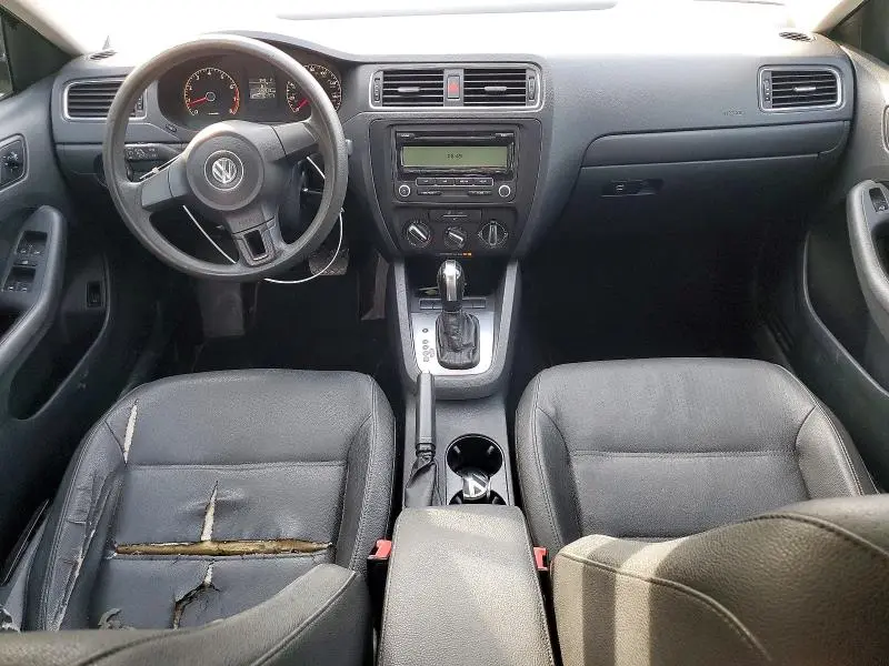 2011 VOLKSWAGEN JETTA SE  