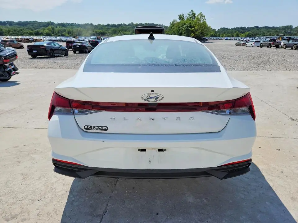 2021 HYUNDAI ELANTRA SE  
