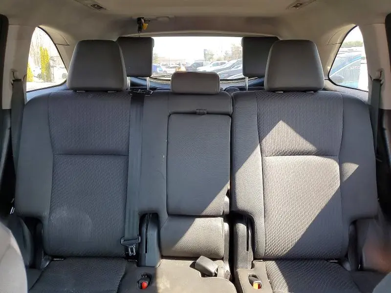 2017 TOYOTA HIGHLANDER LE  