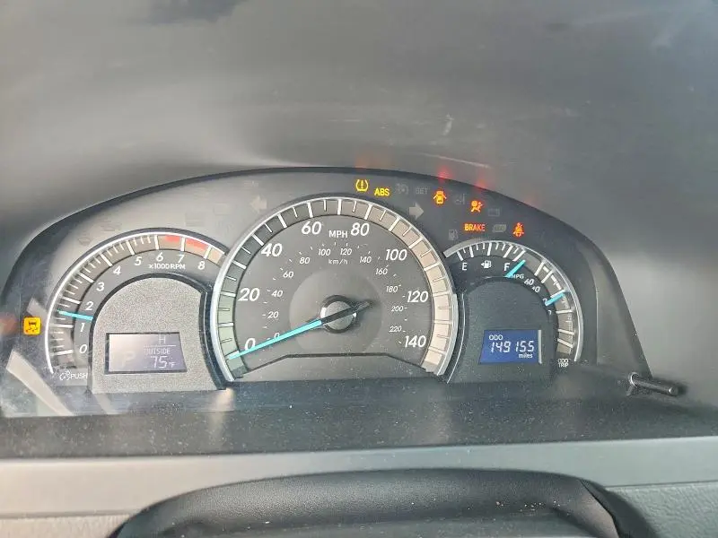 2013 TOYOTA CAMRY SE  