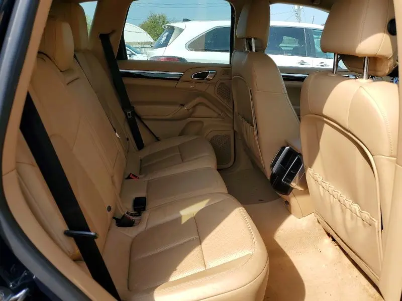 2014 PORSCHE CAYENNE   