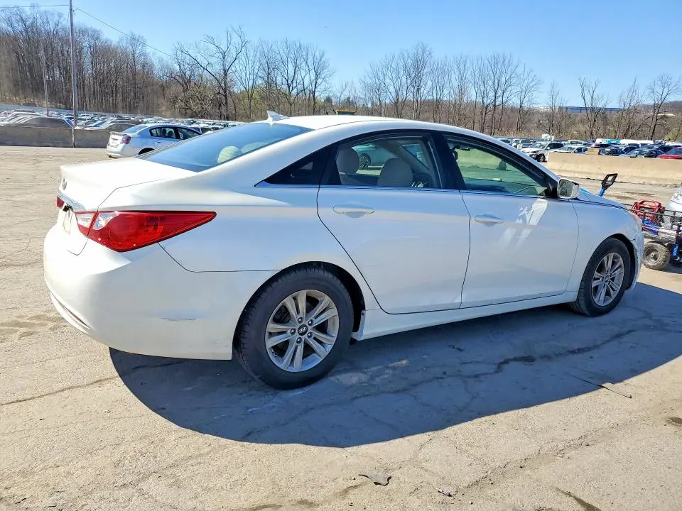 2012 HYUNDAI SONATA GLS  