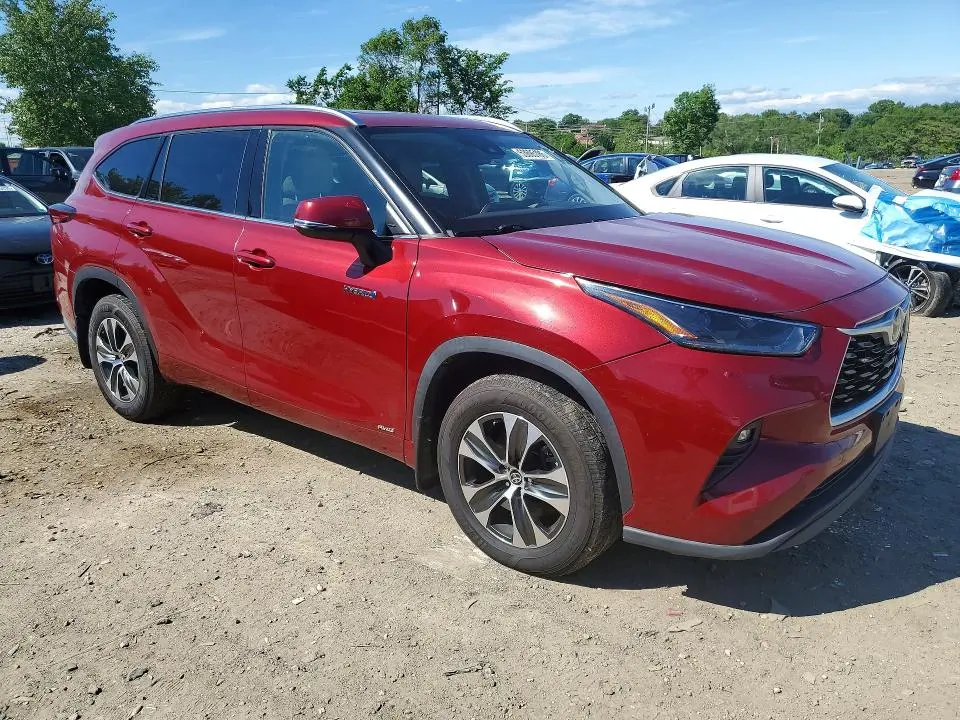 2021 TOYOTA HIGHLANDER HYBRID XLE  