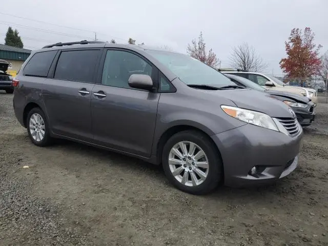 2015 TOYOTA SIENNA XLE  