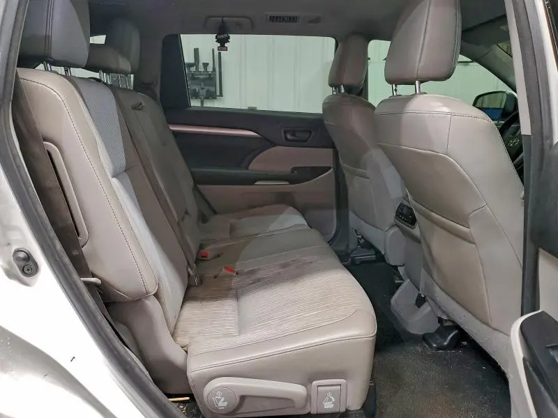 2016 TOYOTA HIGHLANDER LE  