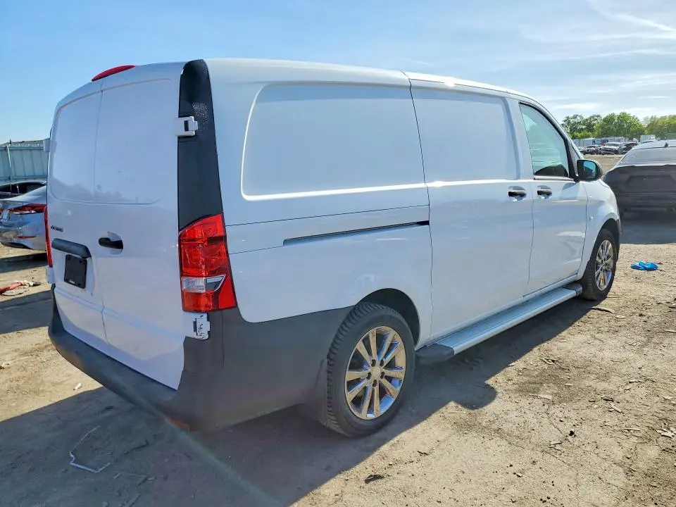 2017 MERCEDES-BENZ METRIS   