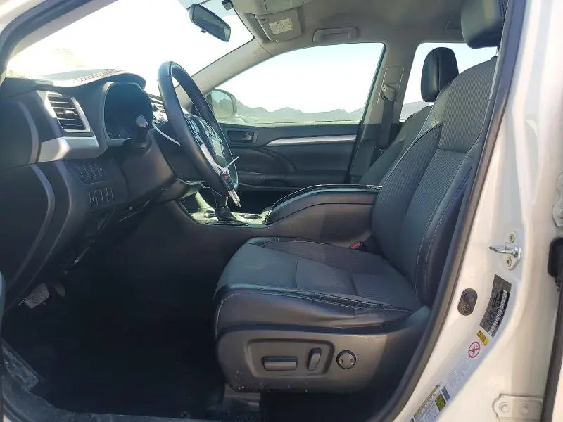 2016 TOYOTA HIGHLANDER LE PLUS  